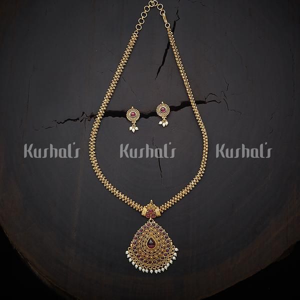 Designer antique necklace plated with synthetic ruby stones and beads, and made of copper alloy, plated with gold polish!! #antique #necklace #earrings #jewellery #kushalsfashionjewellery Antique Necklace 117474 Gold Long Necklace, Buy Necklace, Necklace Online, Ruby Necklace Designs, Fashion Necklace, Fashion Jewelry, Antique Necklaces Design, Synthetic Ruby, Ruby Stone