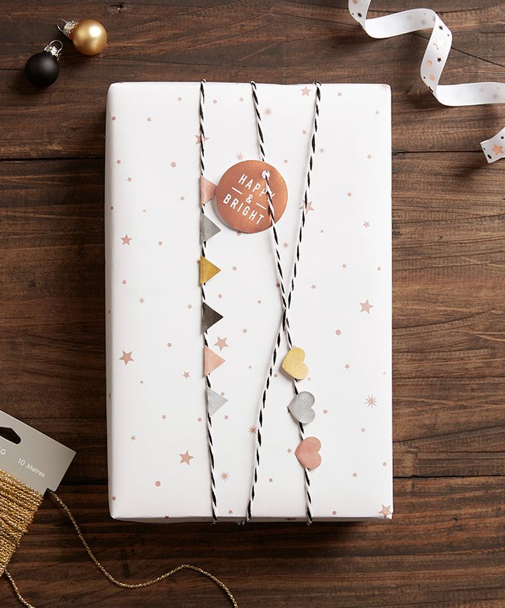 Trust Kikki.K to come up with some beautiful gift wrapping ideas like this festive bunting look. See the other 49 of our favourite Christmas gift wrapping ideas by clicking the image above ^ Creative Gift Wrapping, Present Wrapping, Paper Wrapping, Gift Wrapping Ideas For Birthdays, Japanese Gift Wrapping, Birthday Wrapping Ideas, Pretty Gift Wrapping Ideas, Elegant Gift Wrapping, Favorite Christmas Gifts