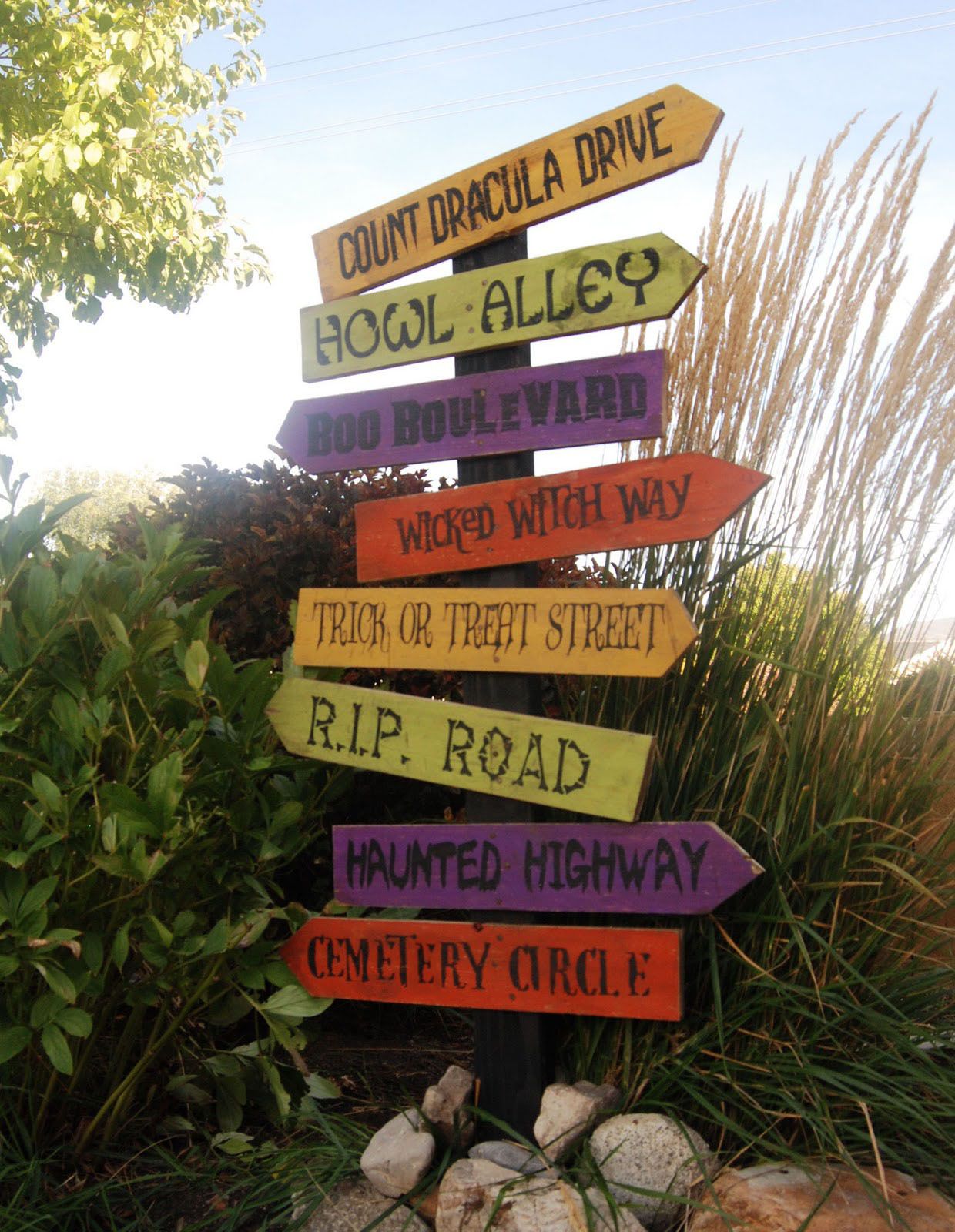 Outdoor Halloween Decorating Ideas fun Halloween fonts This - Pinterest Outdoor Halloween Decorations Outdoor Halloween Decorating Ideas fun Halloween fonts This - Pinterest Outdoor Halloween Decorations