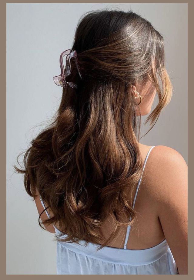 #wattpad #teen-fiction * I'm horrible at descriptions Avery was hurt and backed stabbed by her own family since the age of 8. She was falsely Accused of something she didn't do. Her "Family" didn't even hear what she had to say and sent her to boarding school Read to find out more Disclaimer: There might be books out... Brown Hair Inspo, Hair Inspo Color, Brown Hair Inspiration, Brown Hair Colors, Haircuts Straight Hair, Easy Hairstyles For Long Hair, Hair Down Hairstyles, Cool Girl Hairstyles, Long Brunette Hairstyles
