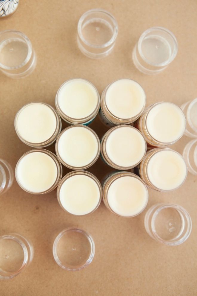 DIY Push-pop Lotion Bars, the kind of favor your guests actually want! Homemade Lotion Bars, Diy Lotion, Essential Oil Skin Care, Diy Essential Oils, Sugar Scrub Diy, Diy Scrub, Bar Favors, Bath Salts Diy, Push Up Bars