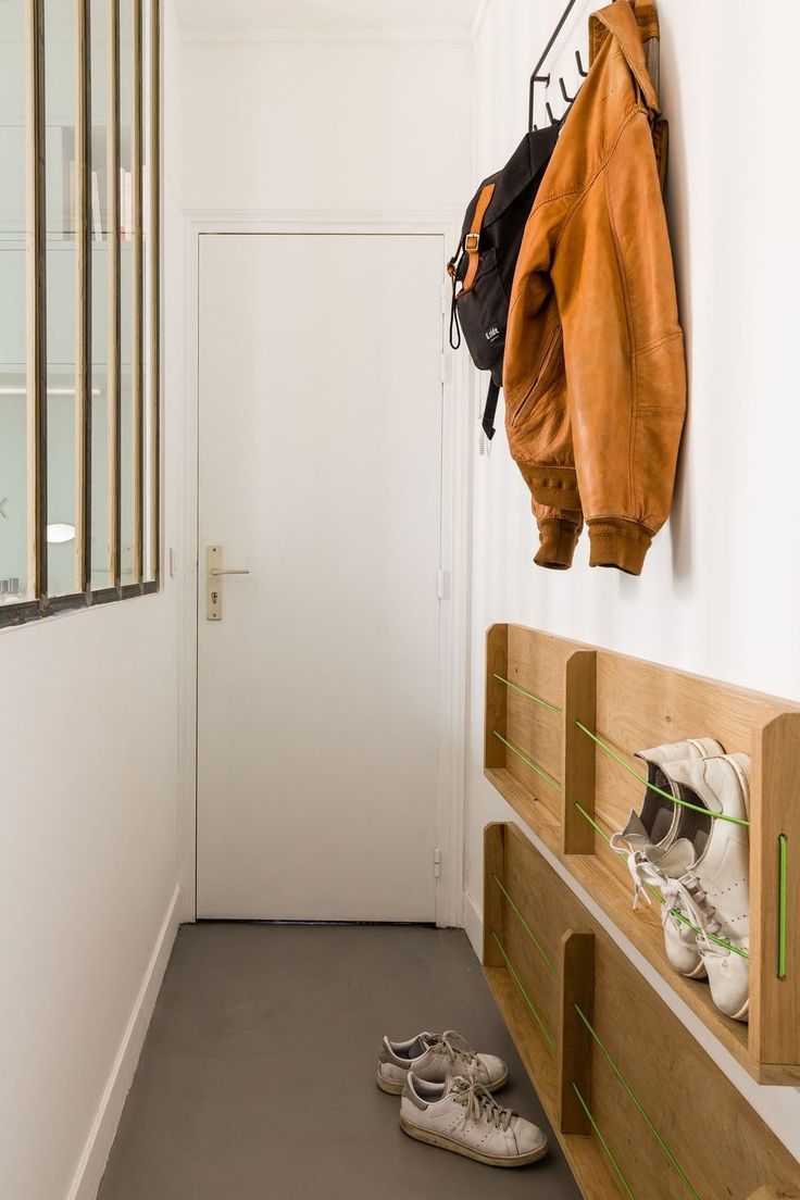 Small Space Kitchen, Small Spaces, Studio Paris, Studio Studio, News Studio, Small Studio, Diy Shoe Storage, Hallway Shoe Storage, Shoe Storage Solutions