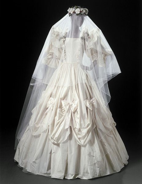 David Emanuel Designed Diana Dress Expected To Fetch 80 000 Princess Diana Lady Diana Diana