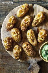 Looking for a frightening feed to serve friends or family this Halloween? Just c... - #family #feed #friends #frightening #Halloween #serve #halloweenappetizerideas