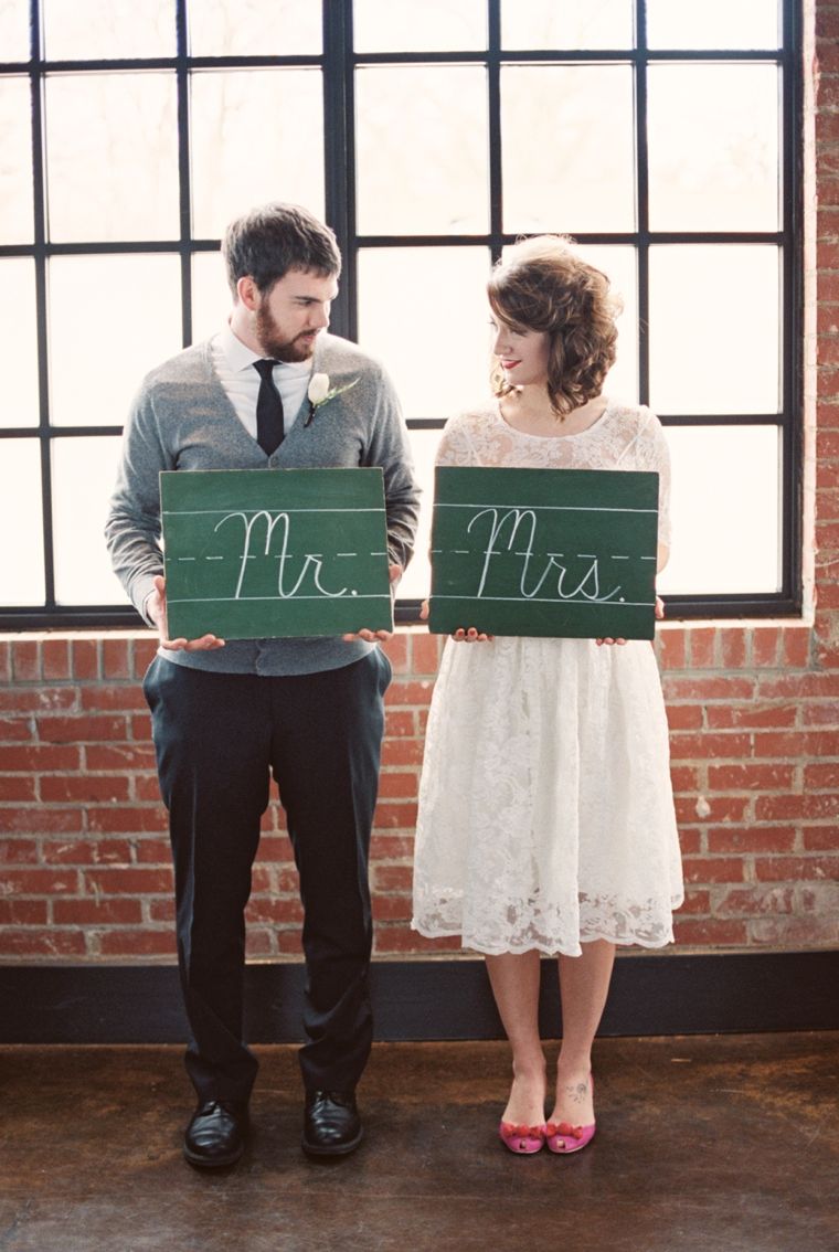 School inspired Mr & Mrs signs // photo by http://9nl.eu/liveviewfeat, see more: http://theeverylastdetail.com/childhood-sweetheart-wedding-ideas/ Wedding Engagement Photos, Pre Wedding Photoshoot, Wedding Vows, Wedding Shoot, Engagement Photography, Dream Wedding, Wedding Photography, Wedding 2017, Photoshoot Ideas