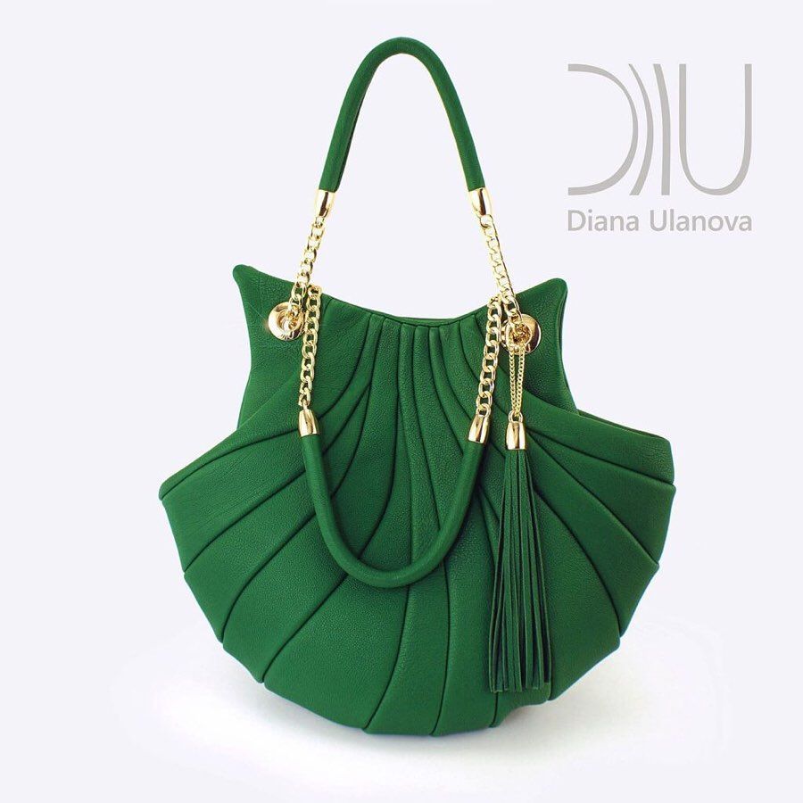 🐚SHELL 🐚 Way of wearing: in the hand either in the crook of the elbow or on the shoulder. 🛍price 440$ *Dimensions: 28/28 cm. *Entrance: 19 cm. *Material: leather of medium and low density. *Type of lock: magnetic buttons. *Inside: one compartment and two pockets (zipper and non-zipper). #coolbagsdianaulanova #dianaulanova_bags #womenbagshop #dianaulanova_ #bagsg #branddianaulanova #dianaulanova_handbags #ショルダーバッグコーデ #20대가방 #公文包 Handwork, Diana, Bucket Bag, Bag Lady, Zipper, Elbow, Shoulder, Density, Compartment