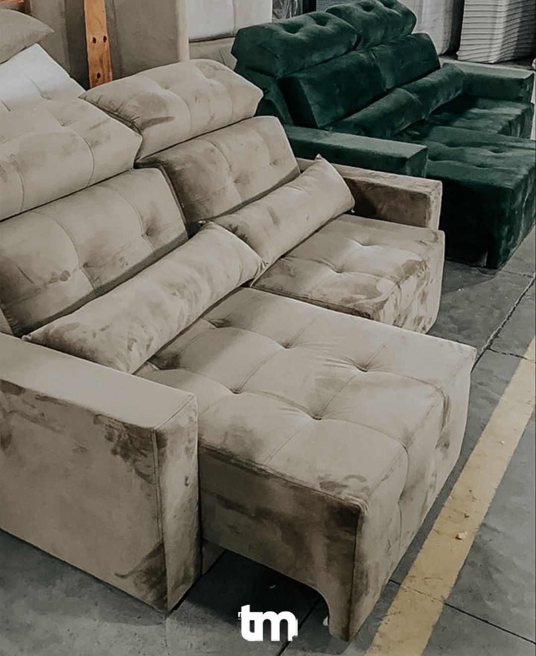 Tendencias Moveis on Instagram: “Não conseguimos escolher qual sofá mais bonito 😍 E você, de qual mais gostou? *Fale com a gente para consultar nosso catálogo e a…” Sectional Couch, Furniture, Instagram, Home Decor, Bonito, Trends, Decoration Home, Room Decor, Home Furnishings