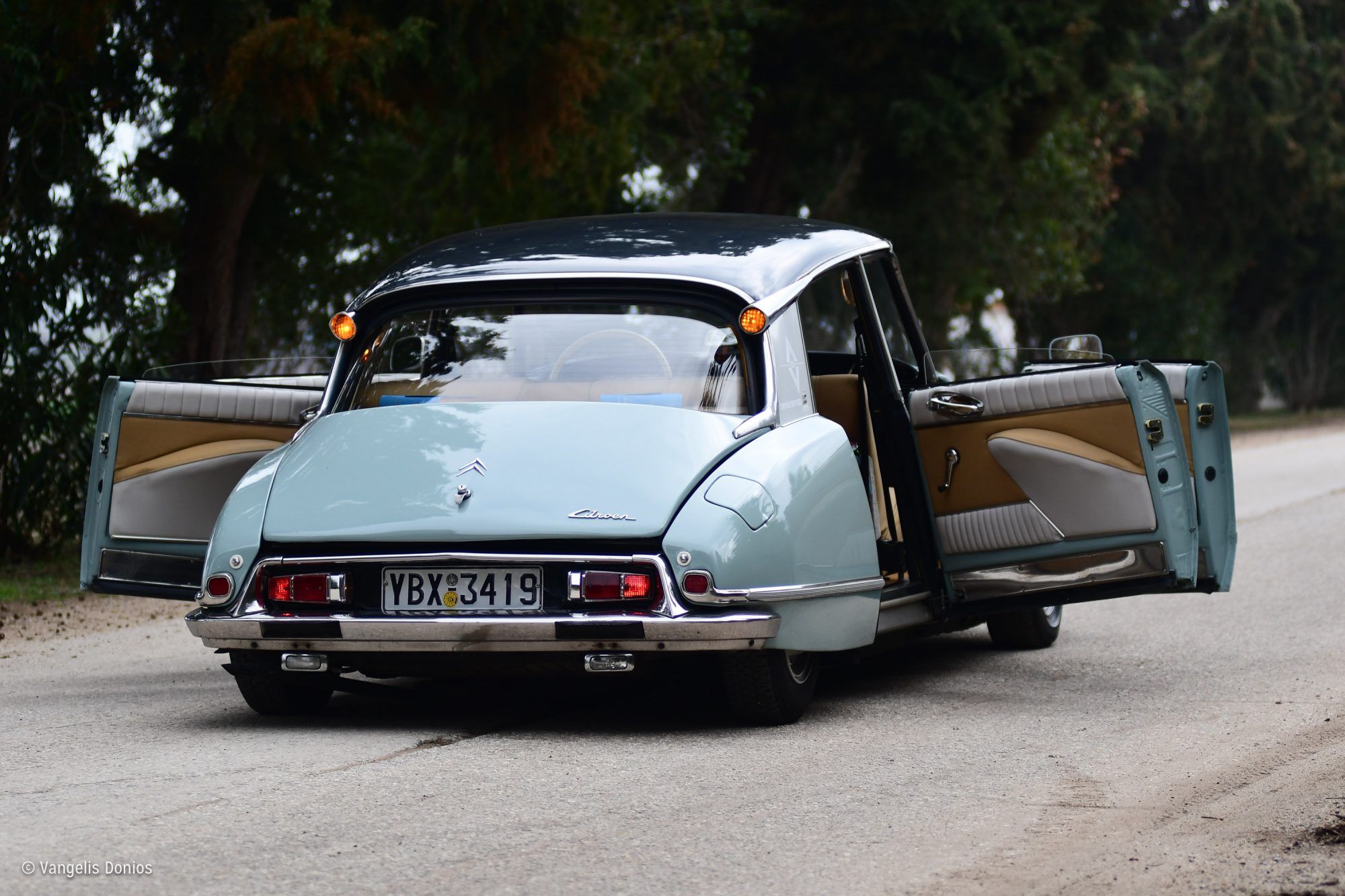 Why The Citroen Ds Is Still The Ultimate Luxury Car Citroen Ds Citroen Luxury Cars