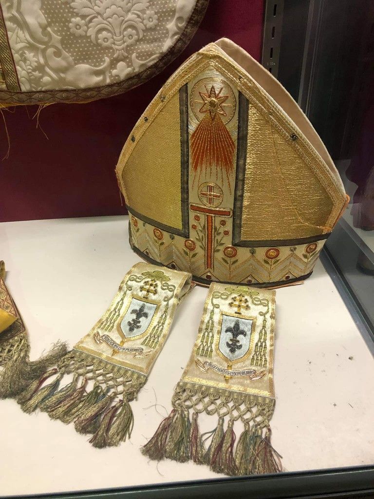 Pin su Mitra, Mitre, Miter