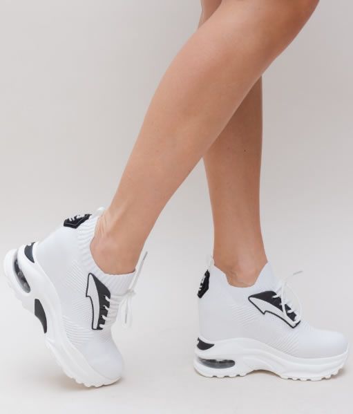 Adidasi albi din plasa cu paltforma ascunsa Air Max Sneakers, Sneakers Nike, Sporty Chic, Nike Air Max, Adidas, Casual, Shoes, Fashion, Hot Pink
