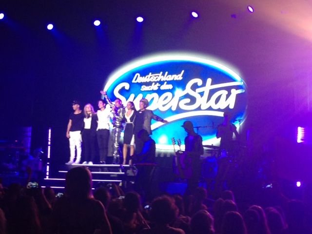 Tolle Stimmung Hier In Der Liederhalle Beim Auftritt Der Top 6 Der Diesjahrigen Dsds Staffel Volles Haus Und Gluckliche Teenager Lied Dsds Veranstaltung