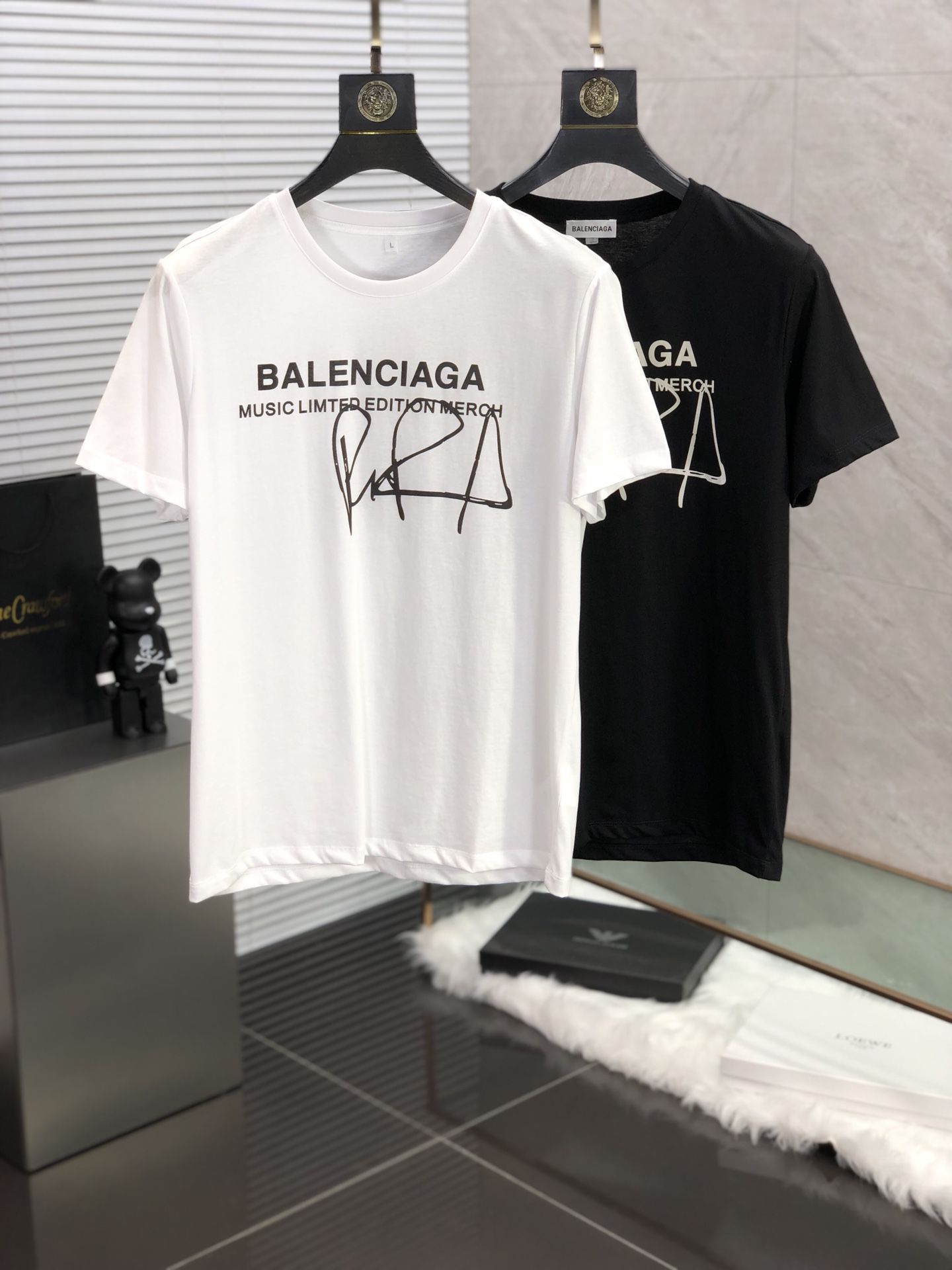 ВАLE*CIAGA Mens Graphic, T Shirts For Women, Mens Tops, Women's Top, Fashion, Moda, Fashion Styles, Fashion Illustrations