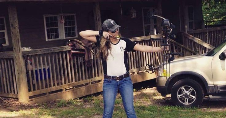 We have all the outdoor gear you need to stay warm |Fortress Clothing | fortressclothing.com 10 Things to Remember as a Beginner Bow Hunter Bow Hunting Women, Bow Hunting Tips, Bow Hunting Deer, Types Of Hunting, Hunting Girls, Hunting Trip, Hunting Season, Hunting Life, Hunting Stuff