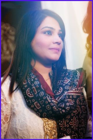 Sanam Marvi - Pakistani Female Singer and Pakistani folk and sufi singer - in Sindhi, Punjabi, and Balochi languages – with Photos – In Hindi – In English - सनम मारवी - पाकिस्तानी महिला गायिका और पाकिस्तानी लोक और सूफी गायिका - सिंधी, पंजाबी और बलूची भाषाओं में - तस्वीरों के साथ - हिंदी में - अंग्रेजी में -