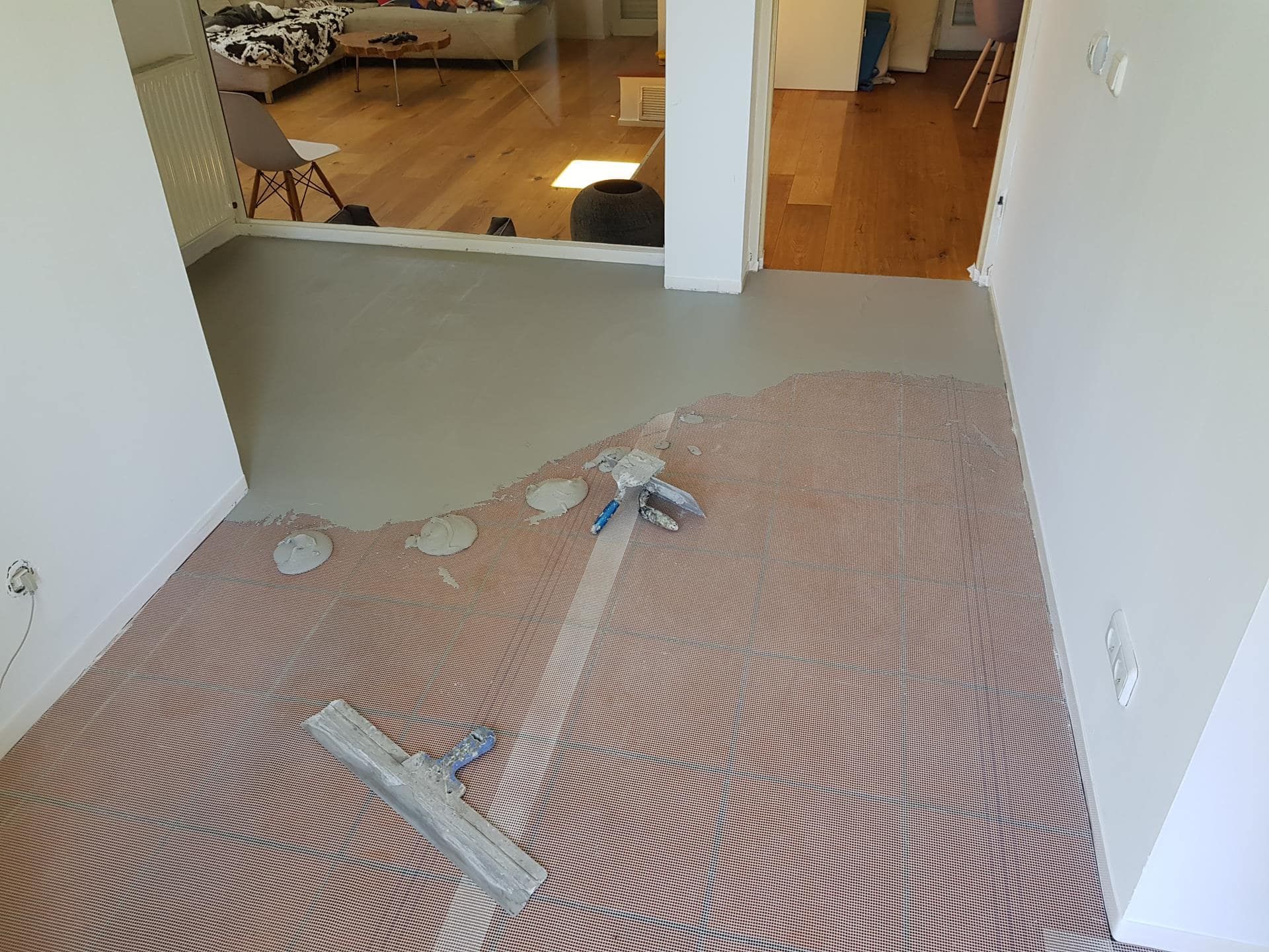 Fußboden Spachteln Fugenloser Spachtelboden in Betonoptik - DER GESTALTUNGSMALER