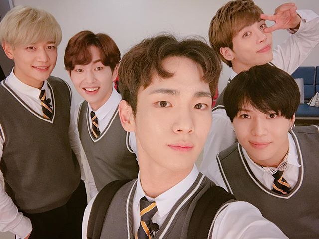 샤이니 월드 SHINee World (@Forever_SHINee) | Twitter K Pop, Shinee Five, Shinee Members, Shinee Debut, Shinee Jonghyun, Lee Taemin, Choi Minho, Kim Kibum, Pop Vinyl