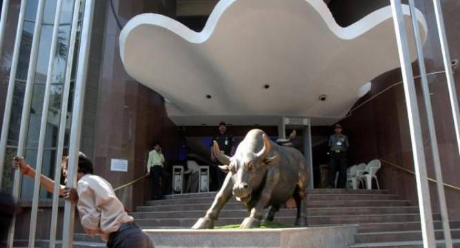 BSE Sensex recovers on value buying; Rupee at 63.90 against US dollar