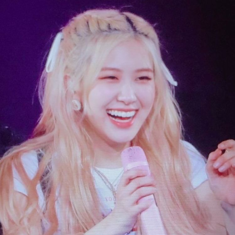 Pin By Sally On Icons Rose Icon Blackpink Rose Kpop Girls