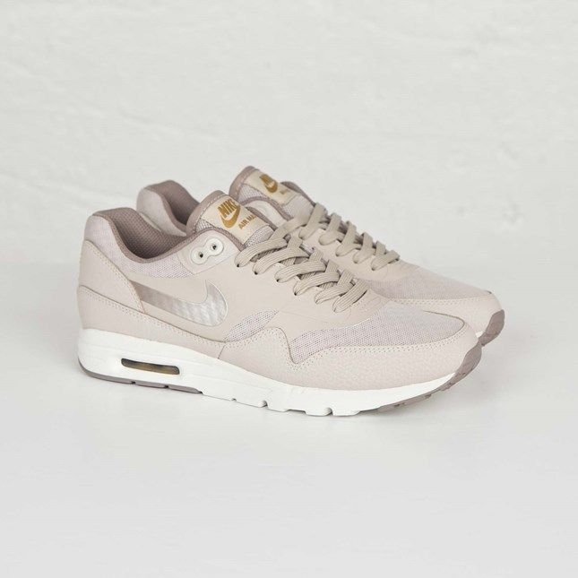 Nike Wmns Air Max 1 Ultra Essentials | dressed to impress Nike Wmns Air Max 1 Ultra Essentials | dressed to impress