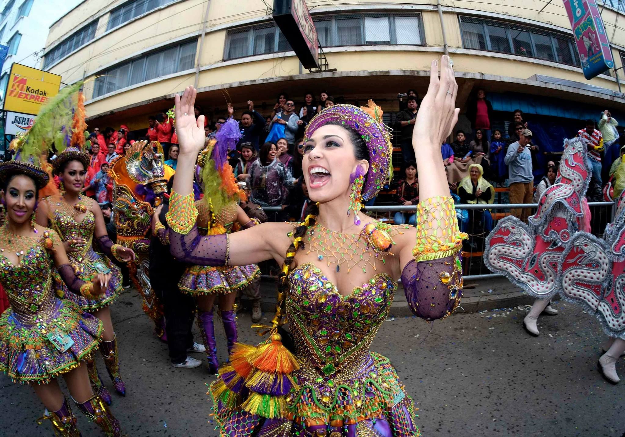 Hay bailarinas de morenada que invierten más de $us 11 mil en sus trajes y joyas Hay bailarinas de morenada que invierten más de $us 11 mil en sus trajes y joyas