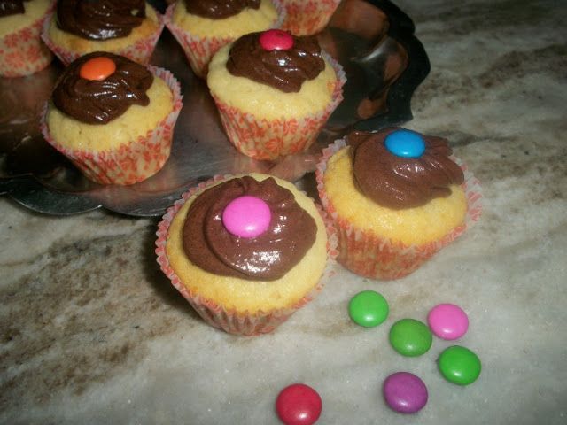 Eggless Vanilla Cupcakes With Chocolate Butter Cream Icing Yummy Tummy Eggless Vanilla Cake Recipe Chocolate Butter Basic Cupcake Recipe