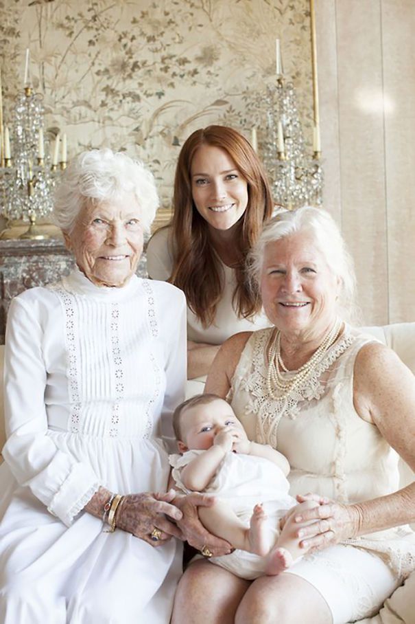 Retratos familiares que van a tocar tu alma | Imperdible!! – AB Magazine Family Photo Pose, Family Posing, Family Portraits, Family Photos, Family Generation Photography, Family Photography, Photography Poses, Picture Poses, Photo Poses