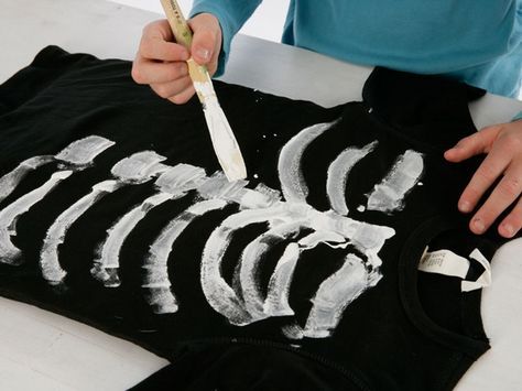Simple ideas for homemade halloween costumes for kids. Easy outfits that you can make at home with minimal sewing and fuss. Skeleton Halloween Costume, Homemade Halloween Costumes, Halloween Skeletons, Halloween Costumes For Kids, Adult Costumes, Halloween Crafts, Group Costumes, 90s Costume, Zombie Costumes