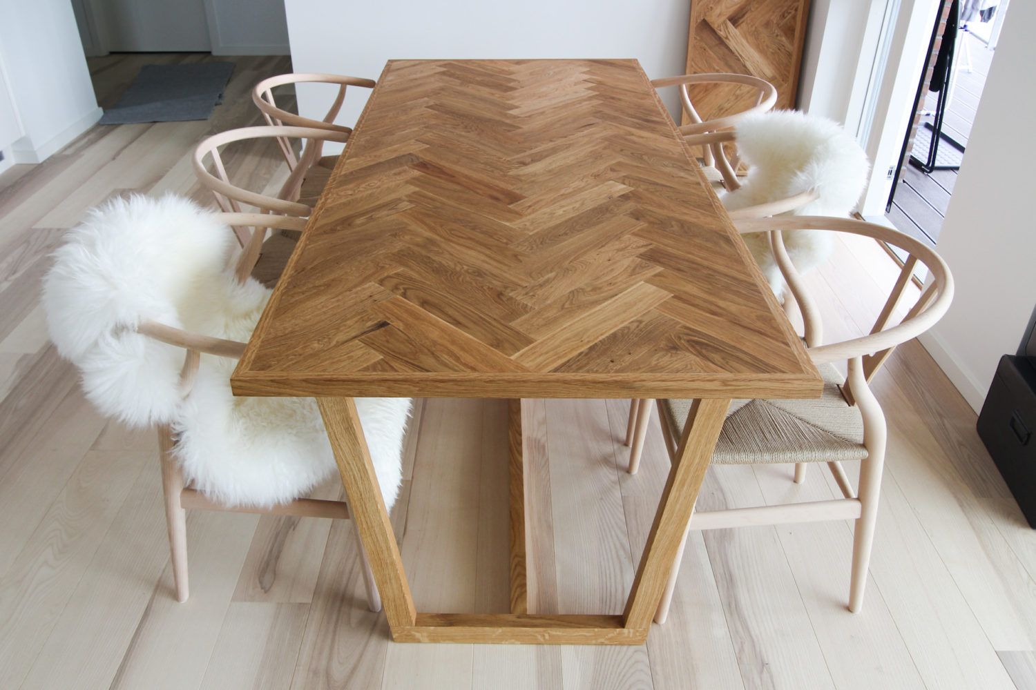 Spisebord nr. 5 (med sildebensmønster i egetræ) smalltime woodshop ... Spisestue i udestue