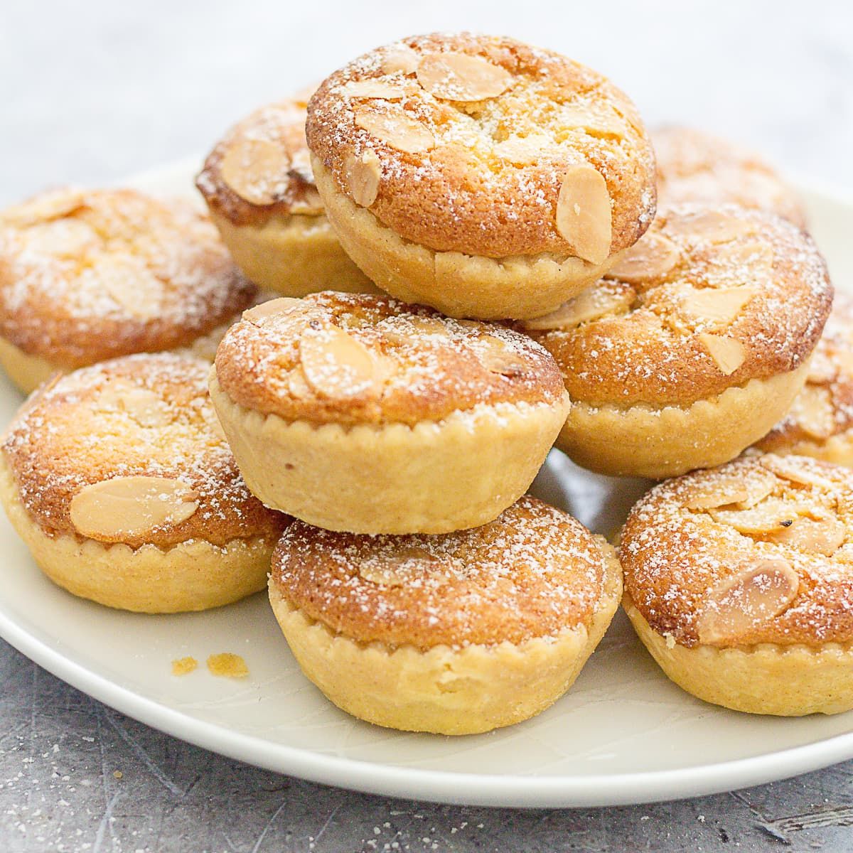 Delicious homemade mince pies topped with frangipane and flaked almonds, these Easy Frangipane Mince Pies look and taste impressive, but are actually super simple to make. (Promise I won’t tell!) #frangipanemincepies #mincepies #mincemeat #frangipane #easymincepies #almonds #groundalmonds #flakedalmonds #vegetarian #christmas #christmasfood #easychristmasfood #easychristmas #easyentertaining #easypeasyfoodie #cookblogshare Christmas Dinner Recipes Easy, Christmas Cake Recipes, Christmas Cooking, Christmas Food, Vegetarian Christmas, Xmas Cake, Christmas Appetizers, Christmas Goodies, Christmas Magic