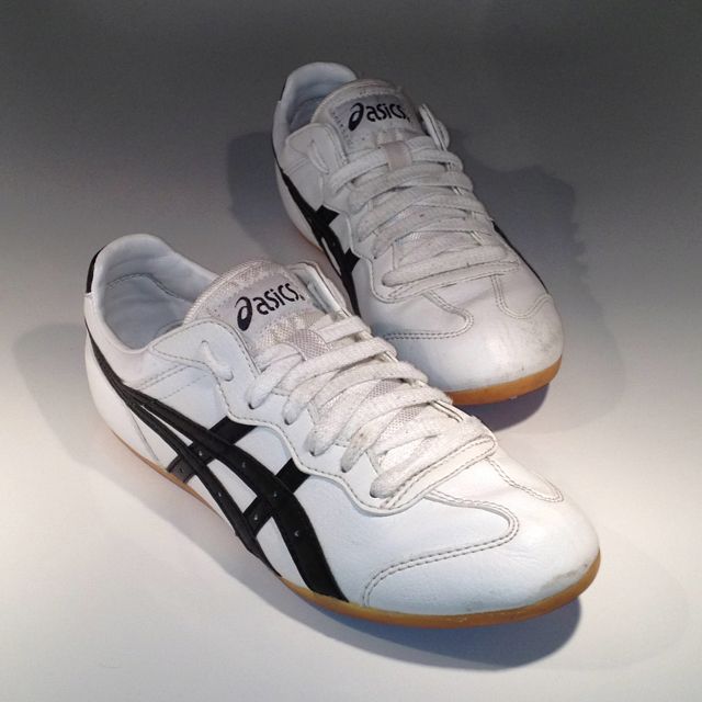 asics whizzer lo