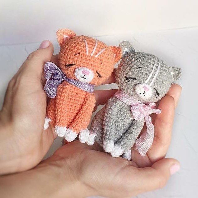 Sweet sleeping kittens ๐๐ฑ๐ด ⠀ Pattern ๐ in my Etsy store (active link in