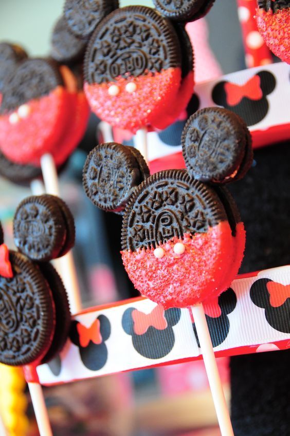 Kit de Imprimibles para fiesta minnie gratis, Etiquetas de masha y el oso para imprimir, Kit para imprimir gratis de minnie, Candy bar minnie mouse gratis y Stickers de minnie para imprimir. #mickeymousebirthdaypartyideas1st