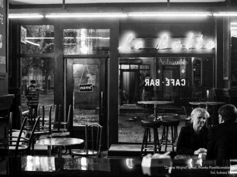 Photographies du film « Cold War de Pawel Pawlikowski | «Bernard Grua | Regards sur le monde History Magazine, Cold Treatment, War Image, Thomas Hardy, Antigone, Fitness Gifts, Cold War, World War Two, Super Powers