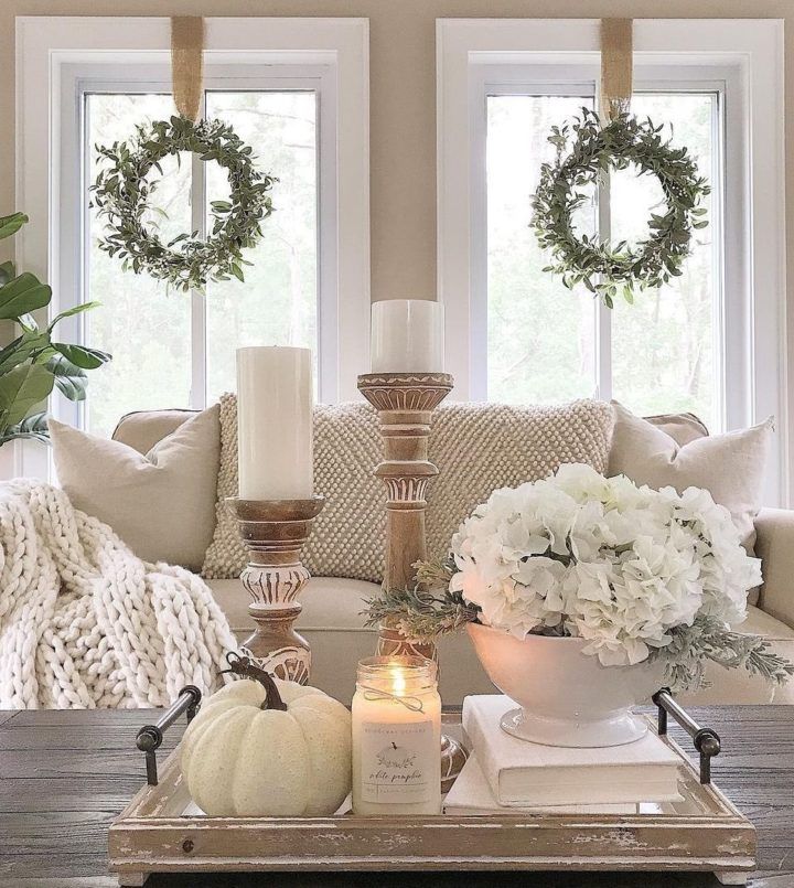 All The Ideas and Tips You'll Ever Need For The Perfect Farmhouse Style Home - Decoholic Farmhouse Decor Living Room, Farm House Living Room, Cottage Decor, Living Room Decor, Farmhouse Homes, Urban Farmhouse, Farmhouse Style, White Living Rooms, Living Room Wreath