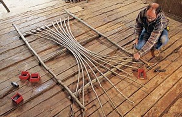 Decorations from scrap branches in new projects for gardens