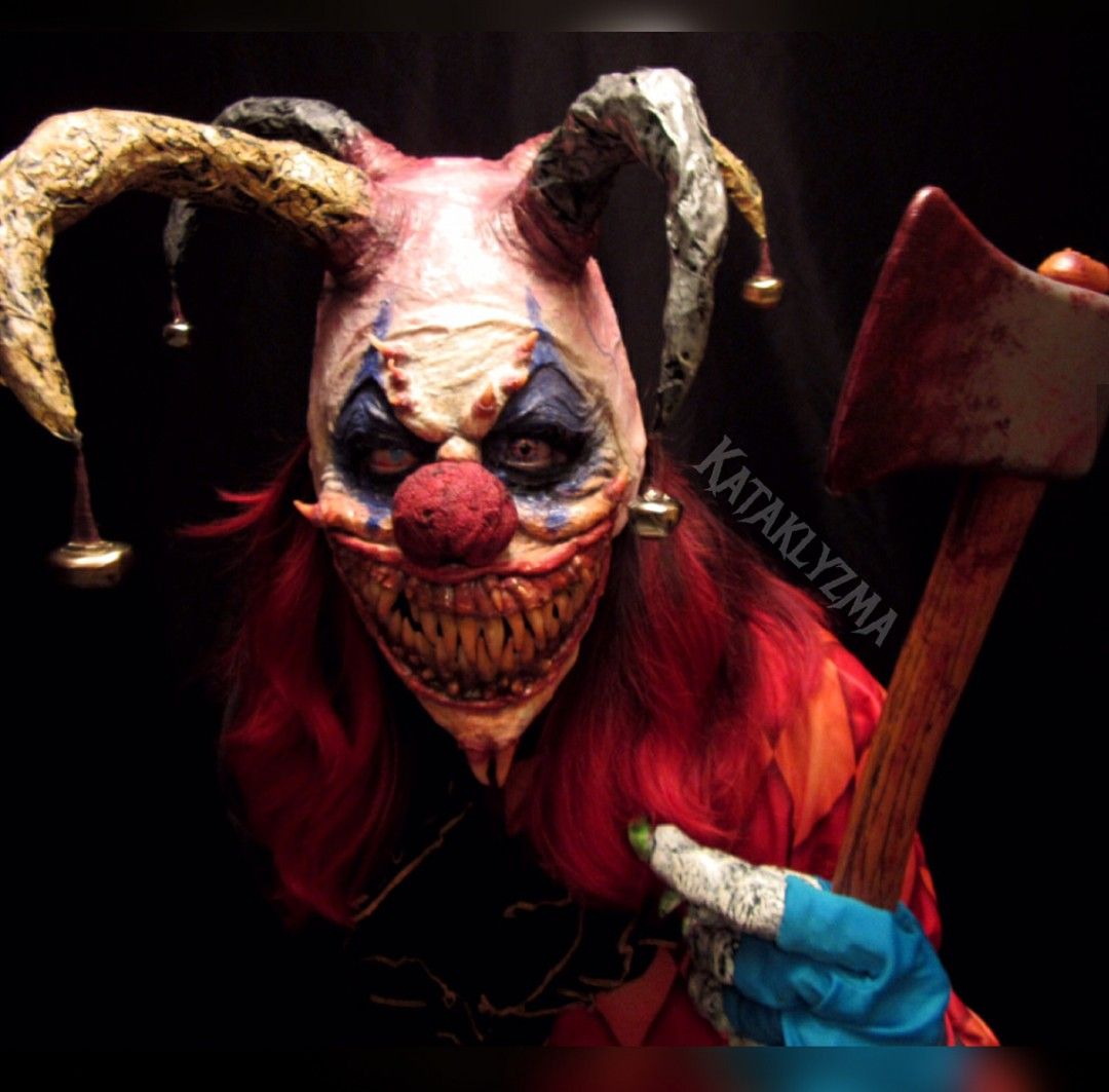 New Devilish Clown Mask Circus Carnival Evil Creepy Scary Halloween Costume