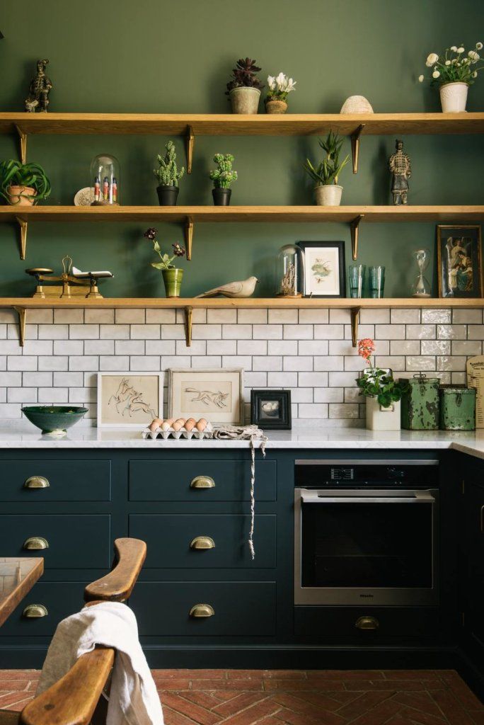Une cuisine néo rustique très actuelle dans un ancien presbytère - PLANETE DECO a homes world Devol Kitchens, Home Kitchens, Country Kitchens, Tiny Kitchens, Home Decor Kitchen, New Kitchen, Kitchen Post, Farmhouse Kitchen, Modern Kitchen