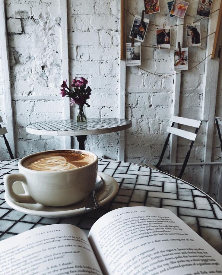 Dreamy café vibes | Fotos de cafe, Amantes del café, Pausa para el café