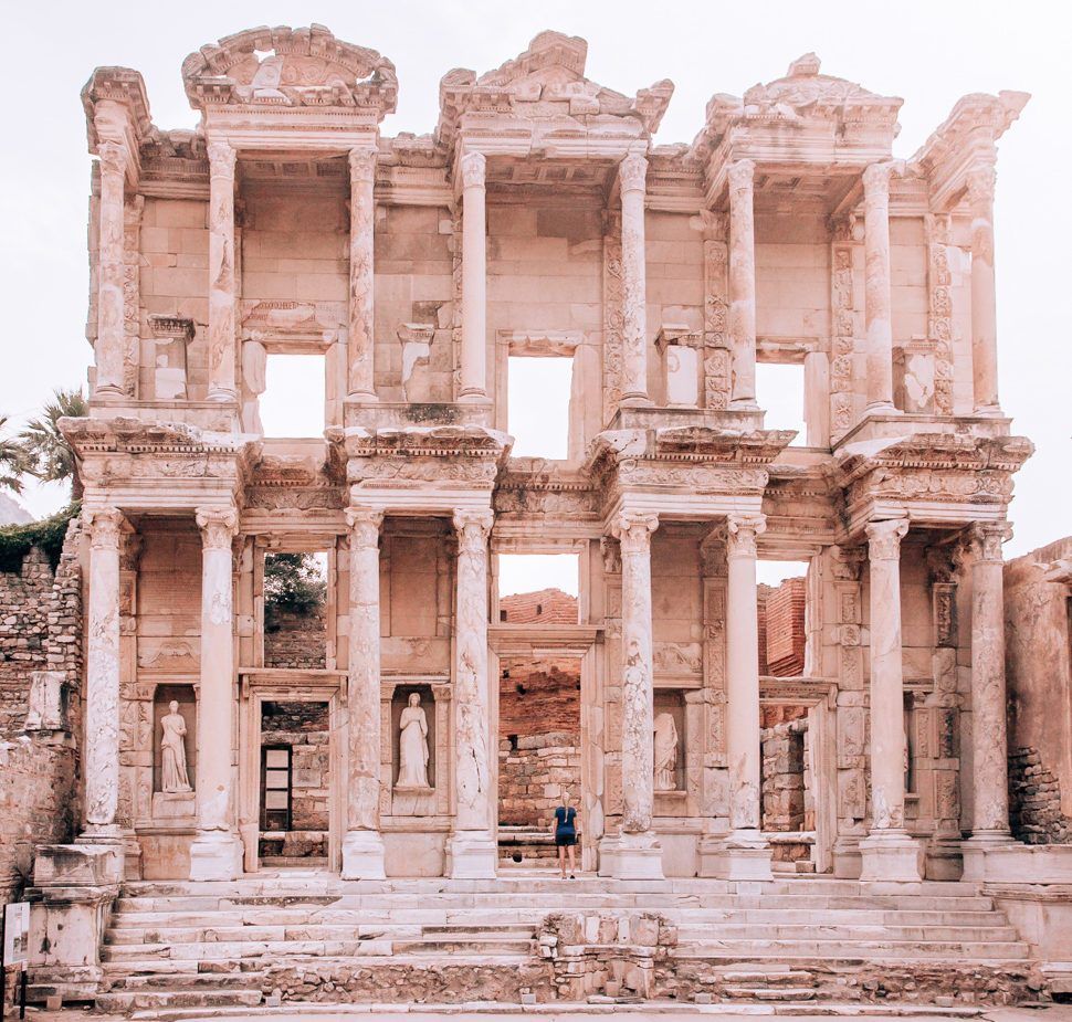 The Library of Celsus in ancient Ephesus. Find a full one day itinerary with everything you need to know about visiting the ancient ruins of Ephesus in Turkey here. Europe Destinations, Ancient Ruins, Ancient Cities, Backpacking, Istanbul Travel, Perfect Road Trip, Ephesus, Turkey Travel, France
