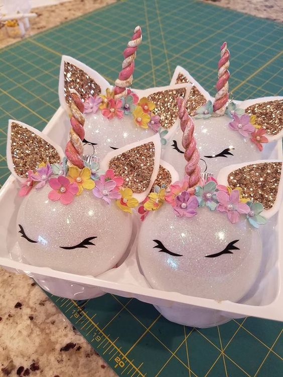 DIY Unicorn Birthday Party Ideas for Kids - Party Wowzy Unicorn Christmas Ornament, Unicorn Ornaments, Diy Christmas Ornaments, Christmas Projects, Holiday Crafts, Christmas Holidays, Glitter Ornaments, Party Crafts, Ball Ornaments