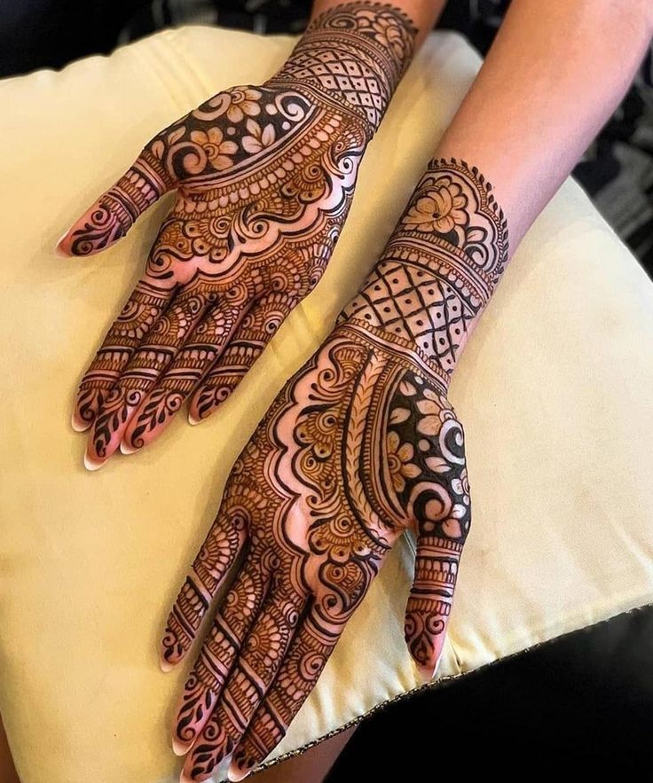 Easy Arabic Mehendi Design Palm Mehndi Design, Circle Mehndi Designs, Mehndi Designs Front Hand, Rose Mehndi Designs, Mehndi Designs 2018, Mehndi Design Pictures, Stylish Mehndi Designs, Mehndi Designs For Girls, Mehndi Designs For Beginners
