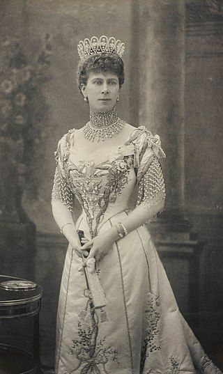 Mary, Princess of Wales, 1905 - Category:Queen Mary of the United Kingdom in portrait photographs - Wikimedia Commons Princesa Victoria, Reine Victoria, Queen Victoria, Victoria Post, Prince Albert, Princess Mary, Princess Of Wales, British Royal Families, Royal Family