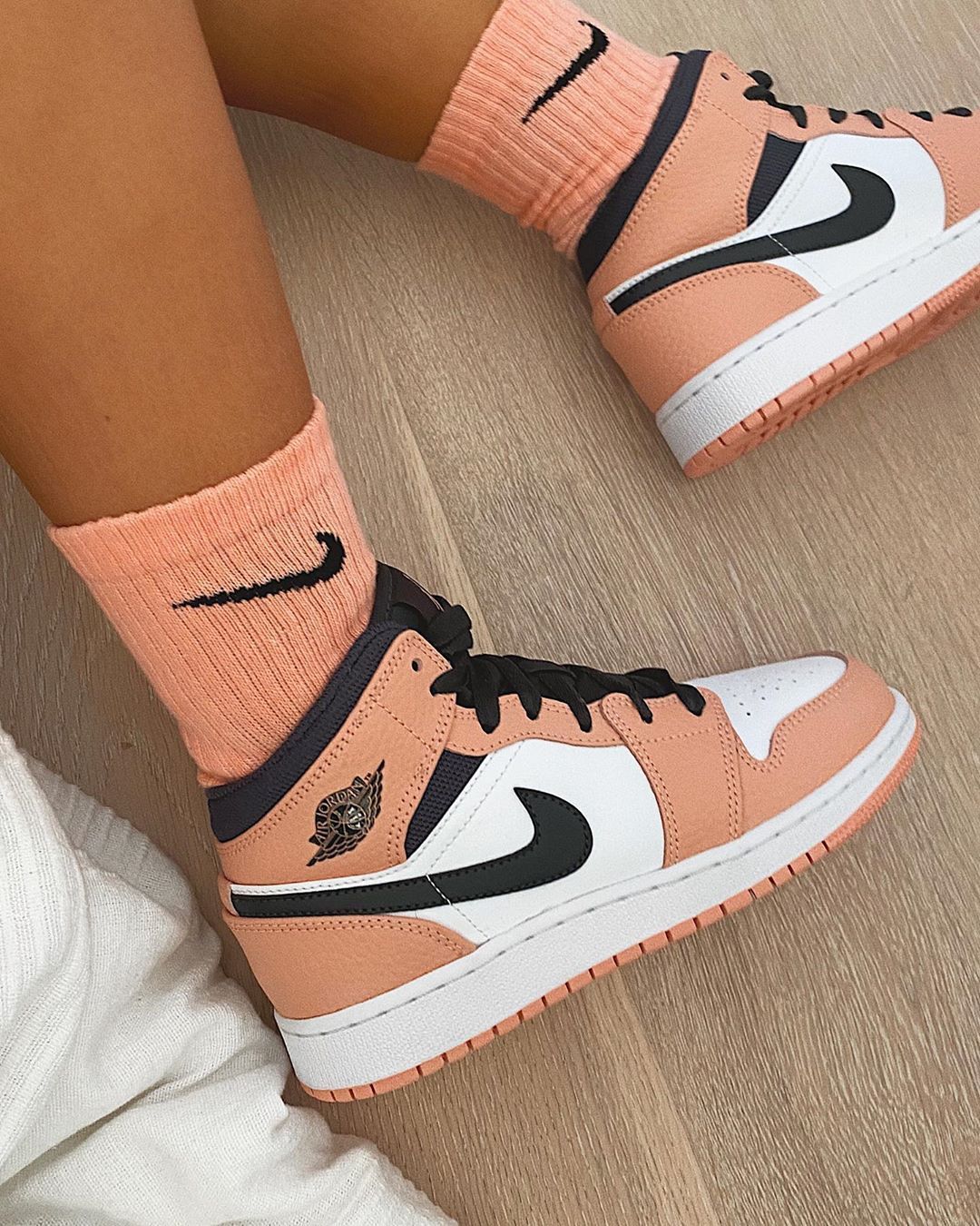 C A R M S LONDON on Instagram: “nikes, peachy 🍑obsessed w these @instakicksz 😍🌻” C A R M S LONDON on Instagram: “nikes, peachy 🍑obsessed w these @instakicksz 😍🌻”
