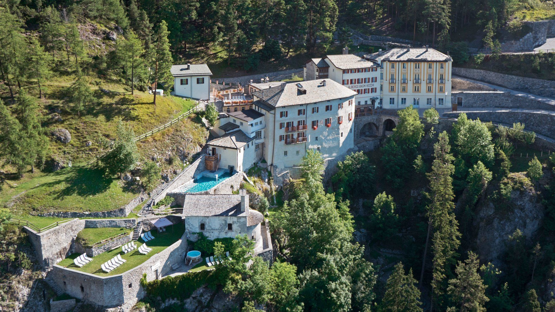 Qc Terme Hotel Bagni Vecchi Di Bormio Mansions House Styles Spa