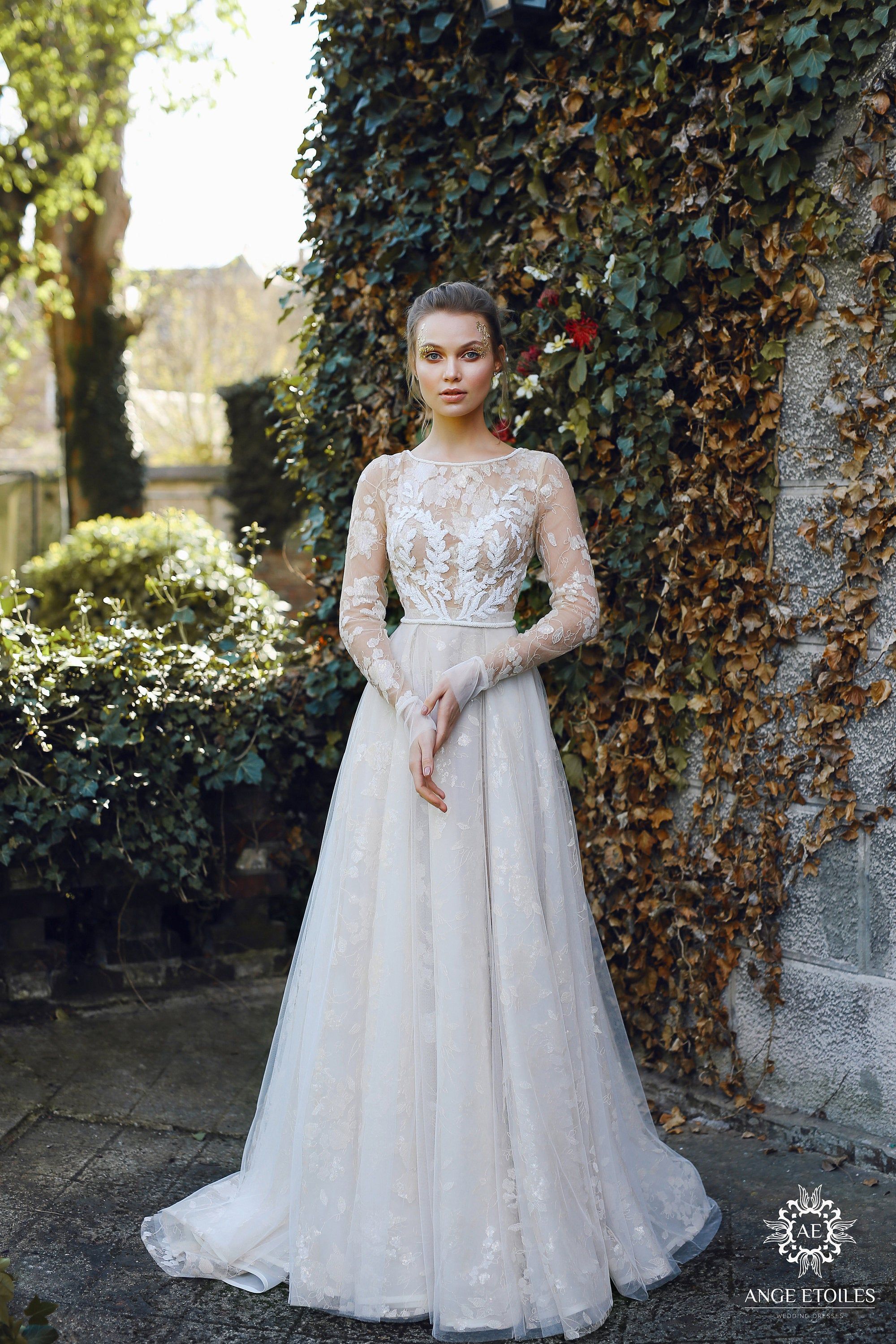 Exclusive Wedding Dress ILAYN with a long train by Ange Etoiles