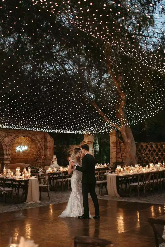 wedding Starry Lights, Twinkle Lights, Led Lights, Perfect Wedding, Dream Wedding, Copper Wire Fairy Lights, First Dance Songs, First Dance Photos, Wedding First Dance