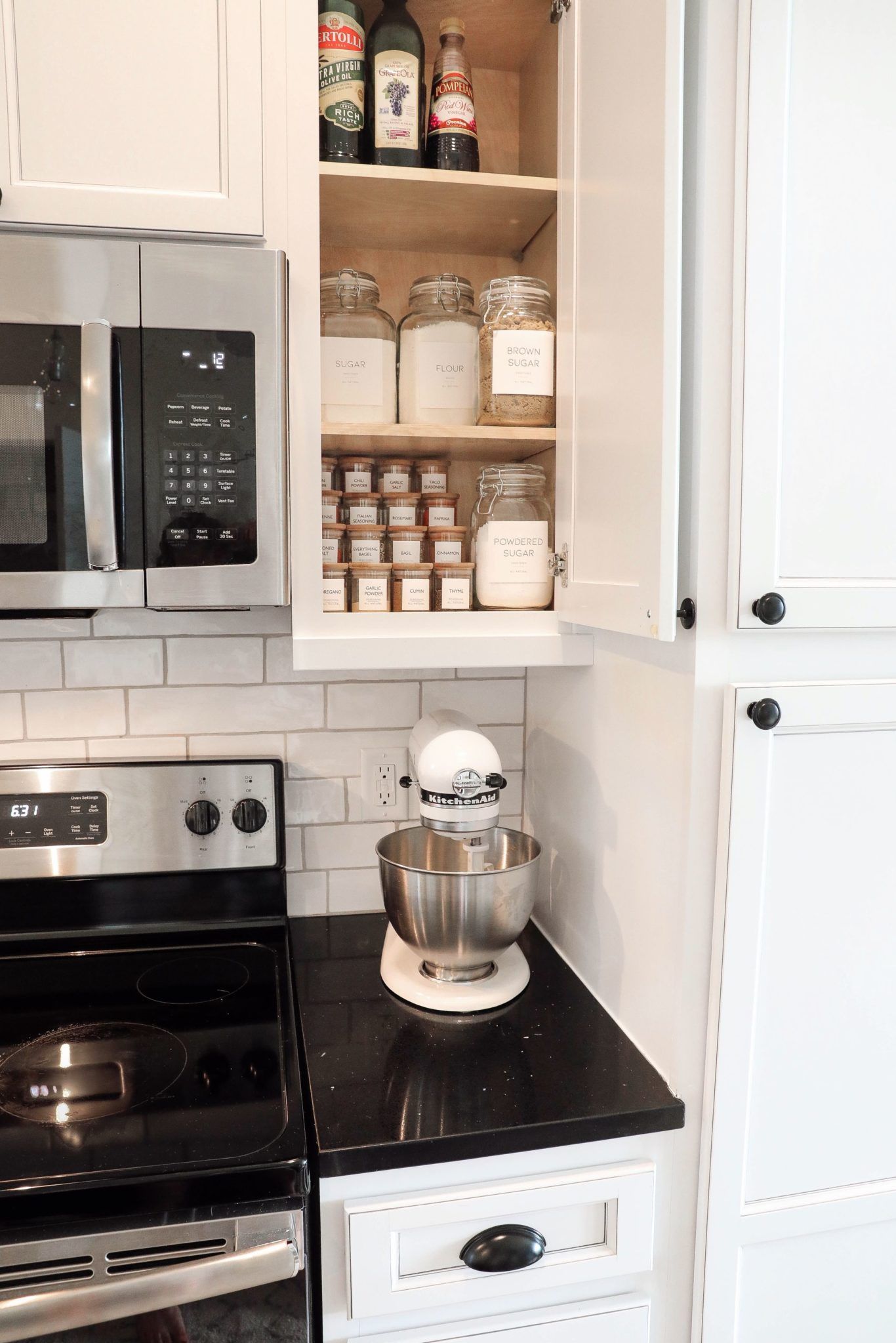 Organizing My Kitchen Cabinets – FREE Label Printouts for Your Kitchen Jars | Lauren Emily Lindmark Big Jar, Large Jar, Kitchen Jars, Kitchen Cabinets, Jen Woodhouse, Organizing, Organization, Glass Spice Jars, Sticky Paper