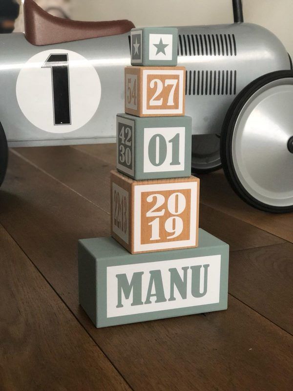 Geboorteblokken - kleur misty green (speciale editie) | Houten blokken | De Kleine Auto Flip Clock, Diy Baby Stuff, Babyshower, Green, Kids, Young Children, Boys, Baby Shower, Children