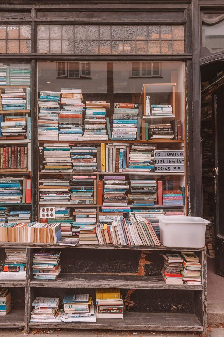 Hurlingham Books, Fulham. These are 15 of the most beautiful bookshops in London. London is home to some of the most beautiful bookshops in the world. These are all independent bookshops in London and they stock a variety of old and new, fiction and non-fiction etc. Perfect for bookworms in London! #whatshotblog #bookshopporn #bookstagram #bookshops #travelLondon I Love Books, Good Books, Books To Read, Free Books, Hurlingham, Fulham, Book Aesthetic, Academic Aesthetic, Library Aesthetic