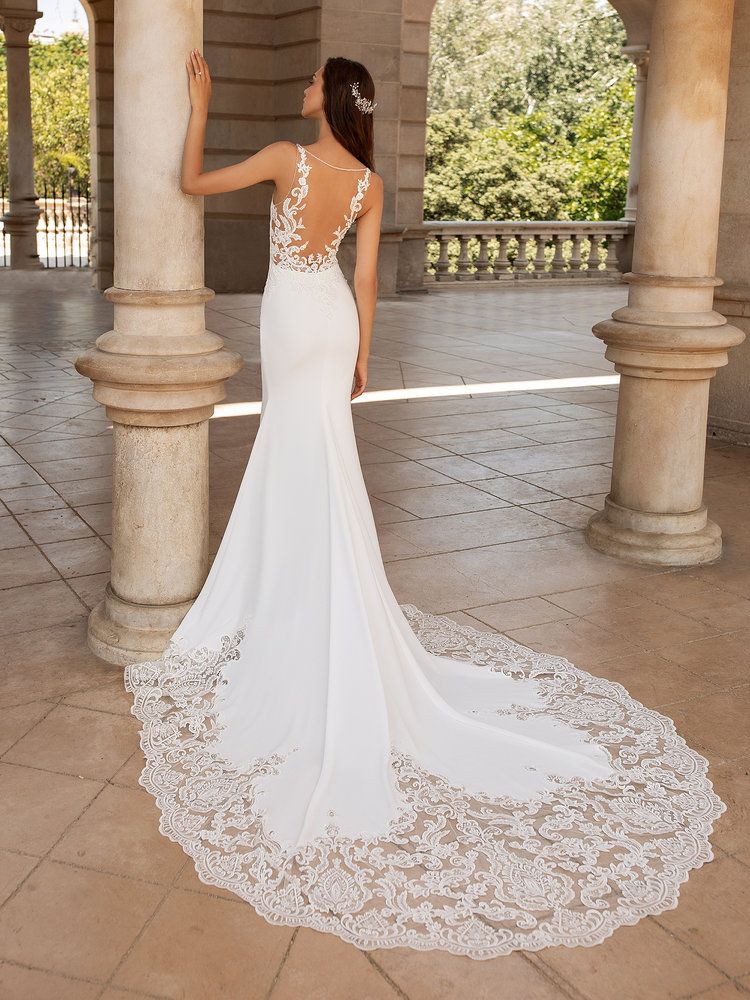 Try It On At Ellie S Bridal Boutique Alexandria Va Pronovias